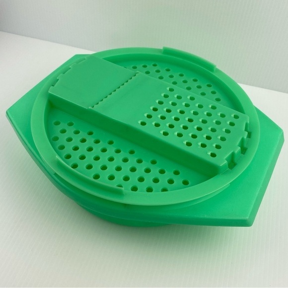 Tupperware Vintage Grater Slicer Shredder with Bowl Green - Picture 1 of 8